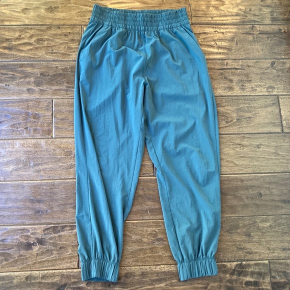 Vuori Pants - Vuori Women’s Blue Green Villa Jogger Sz Medium Athleisure travel